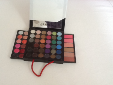 Набор для макияжа MEDIUM MAKE UP PALETTE от Sephora