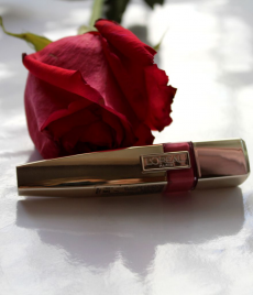 Атласный флюид для губ Shine Caresse (оттенок № 102 Romy) от L'Oreal