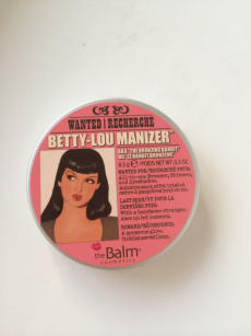 Бронзер Betty-Lou Manizer от theBalm