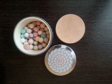 Пудра в шариках Meteorites Light Revealing Pearls Of Powder (оттенок № 01 Teint Rose) от Guerlain