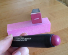 Помада-карандаш для губ Patentpolish lip pencil (оттенок Kittenish) от MAC