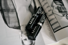 Глянцевая помада с эффектом металлик WICKED LIPPIES (оттенок Cold Hearted и Stone Cold) от NYX
