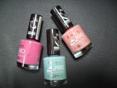 Лак для ногтей Lycra Pro от Rimmel