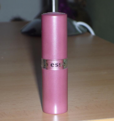 Помада для губ от Essence