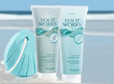 Тонизирующий скраб  и увлажняющий бальзам для ног с морской солью от Avon