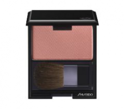 Румяна с шелковистой текстурой и эффектом сияния Luminizing Satin Face Color от Shiseido
