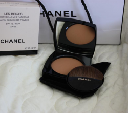 Пудра Les Beiges Healthy Glow Sheer Powder SPF 15/PA++ (оттенок № 40) от Chanel