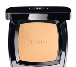 Компактная пудра Poudre universelle compacte (оттенок № 50 Peche) от Chanel