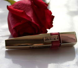 Атласный флюид для губ Shine Caresse (оттенок № 102 Romy) от L'Oreal