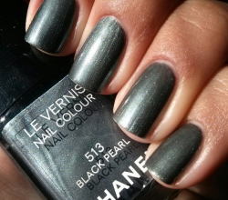 Лак для ногтей Le vernis nail colour (оттенок № 513 Black Pearl) от Chanel