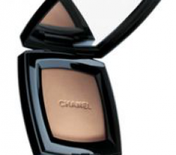 Компактная пудра с естественным эффектом Poudre Universelle Compacte от Chanel