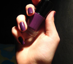 Лак для ногтей Ultimate Nail LACQUER (оттенок 120 Plum Play With Me) от Catrice