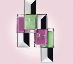 Лак для ногтей с ароматом розы (оттенок № 694 Forget-Me-Not) от Dior