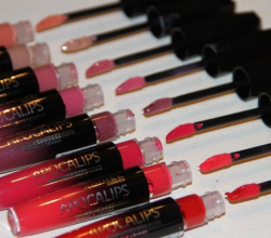 Лаковая губная помада Apocalips Lip Lacquer (оттенок № 501 Stellar) от Rimmel