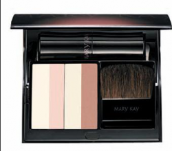 Минеральная пудра с осветляющим эффектом от Mary Kay