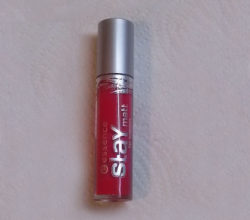Блеск для губ Stay matt Lip cream (оттенок № 02 Smooth berry) от Essence