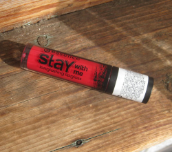 Стойкий блеск для губ Stay With Me Long Lasting (оттенок № 07 Kiss Kiss Kiss) от Essence