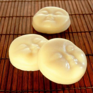 Твердое очищающее средство для лица Возрождение (Baby face) от Lush 