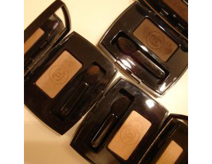 Мягкие монотени для век OMBRE ESSENTIELLE 51 Mahogany, 68 Sand, 76 Liberty от Chanel