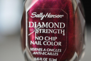 Лак для ногтей Diamond strength Nail Color (оттенок № 460 Save the Date) от Sally Hansen