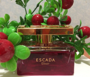 Женская парфюмерная вода "Especially Escada Elixir" от Escada