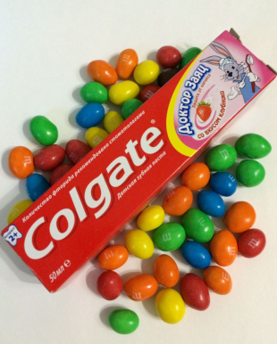 Детская зубная паста "Доктор Заяц" со вкусом клубники от Colgate
