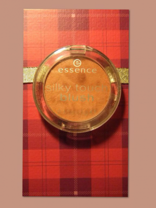 Шелковые румяна для лица Silky touch blush (оттенок № 30 Secret it girl) от Essence