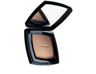 Компактная пудра с естественным эффектом Poudre Universelle Compacte от Chanel