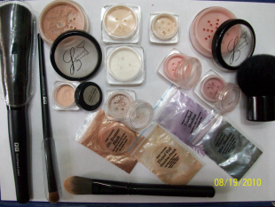 Минеральные тени для век Cotton Candy от Lumiere и Lustry Shadow от Coastal Scents