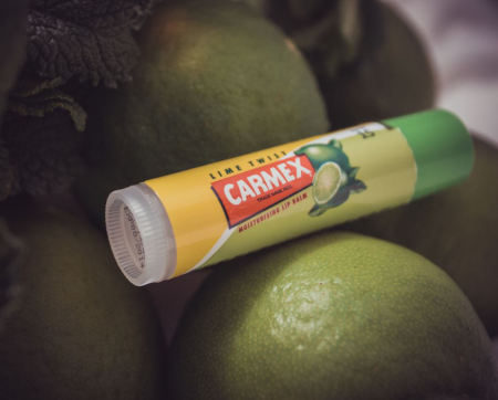 Бальзам для губ Ultra Moisturising Lip Balm Lime Twist SPF 15 от Carmex