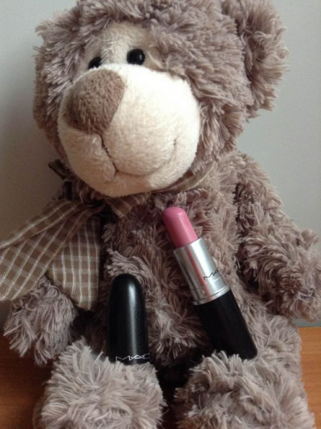 Помада для губ Satin Lipstick (оттенок Snob A24) от MAC
