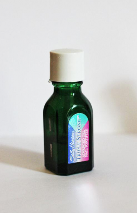 Лак для ногтей Triple Strong от Sally Hansen